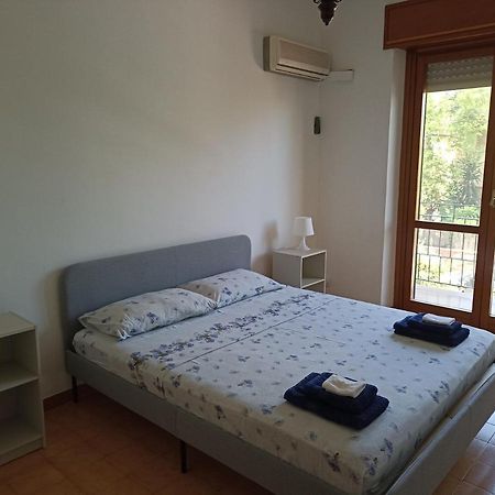 Appartamento Per 4 Persone Al Poetto Di Каляри Екстериор снимка