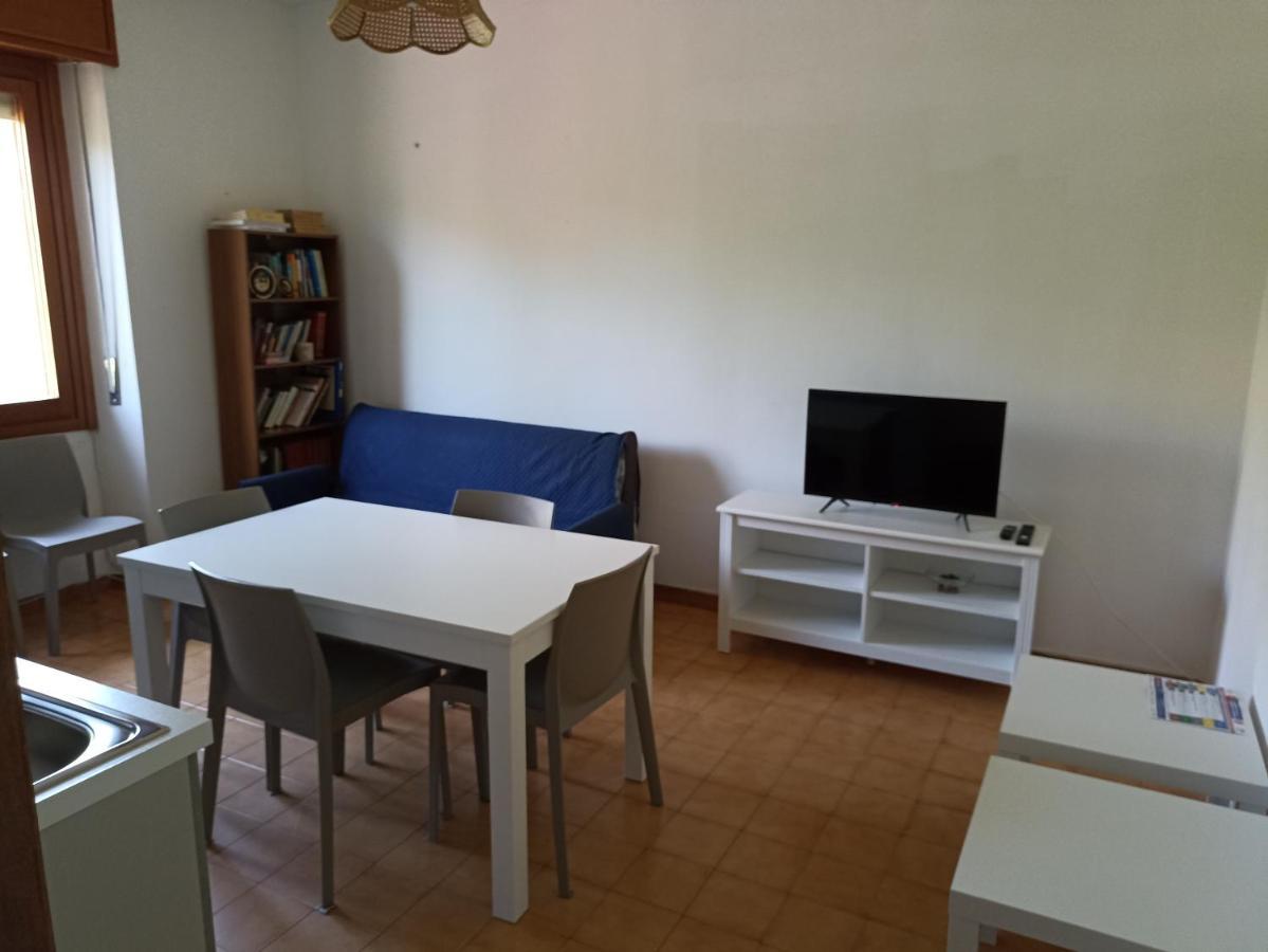 Appartamento Per 4 Persone Al Poetto Di Каляри Екстериор снимка